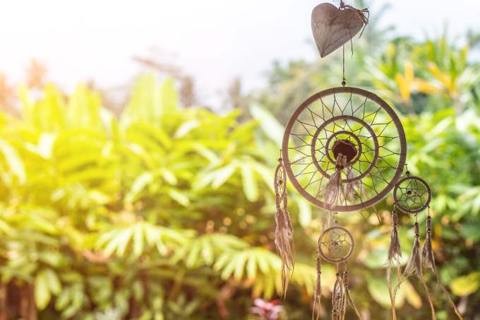 Soñar con palomas muertas que caen del cielo ¿Qué significa?