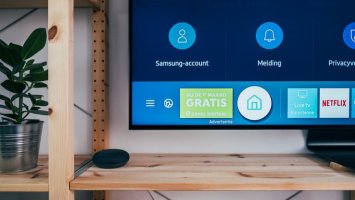 Una TV con smart-TV colgada en la pared